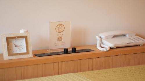a desk with a fax machine and a box on it at 大日寺の宿 京都吉祥院 in Kyoto