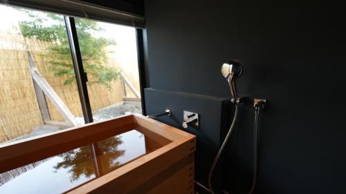 a shower in a bathroom with a window at 大日寺の宿 京都吉祥院 in Kyoto