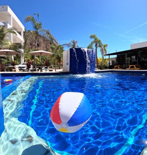 Bazén v ubytování Hotel Larú spa resort nebo v jeho okolí