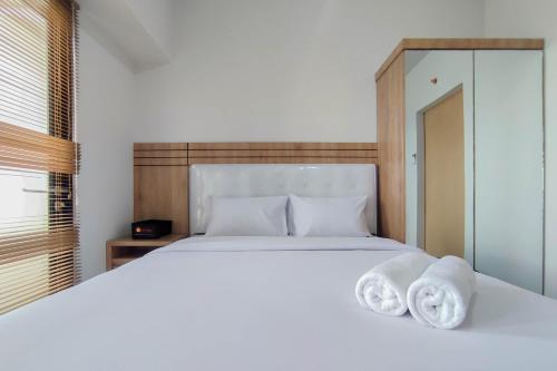 Postel nebo postele na pokoji v ubytování Best Deal and Comfortable 1BR The Alton Apartment By Travelio