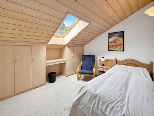 a bedroom with a bed and a desk and a window at Family Penthouse with view of the Swiss Alps in Mollens