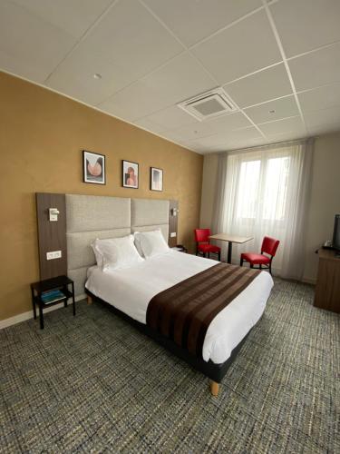Postel nebo postele na pokoji v ubytování Hotel des Eaux