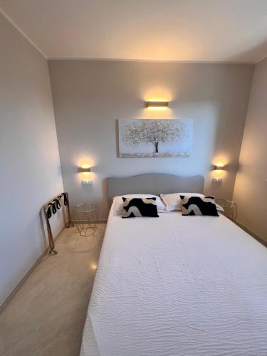 a bedroom with a bed with two black and white pillows at Emilia381 Suite in Anzola dell'Emilia