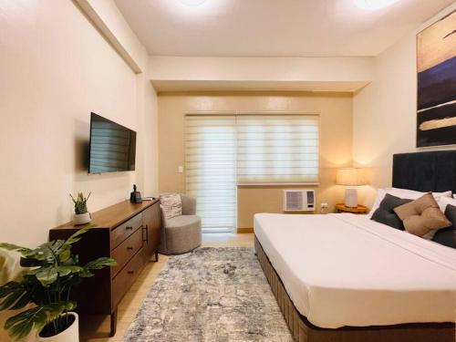 Ένα ή περισσότερα κρεβάτια σε δωμάτιο στο 25 Central Luxury Studio