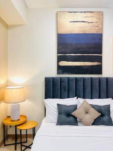 Postel nebo postele na pokoji v ubytování 25 Central Luxury Studio