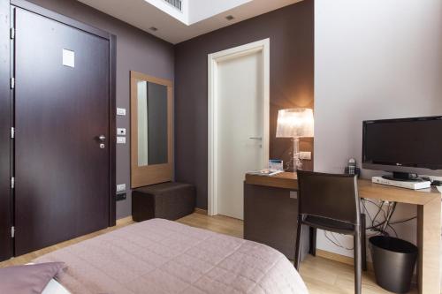TV a/nebo společenská místnost v ubytování Hotel Michelangelo