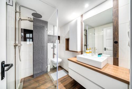 Kúpeľňa v ubytovaní Rákóczi 2 Bedroom Stylish Apartment