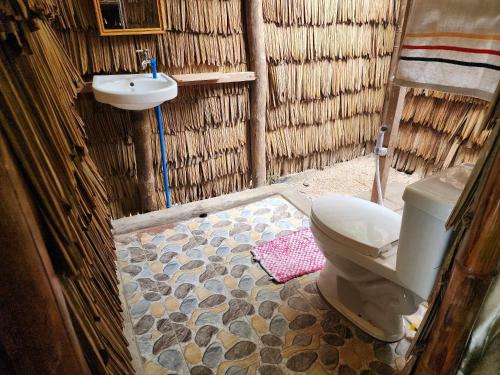 Bilik mandi di Bice Camp Darocotan