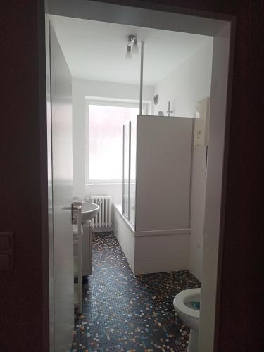 Bilik mandi di 2-Rent Group Hostel Rooms&Apartments GKP2