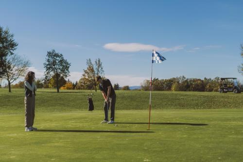 Instalaciones para jugar al golf en el hotel