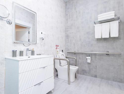 Koupelna v ubytování Safir Hotel