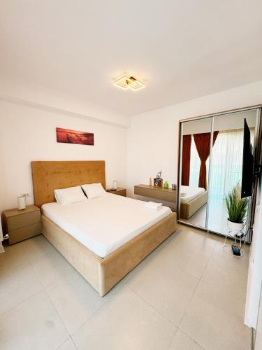 En eller flere senge i et værelse på Sunset apartment