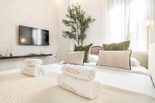Delightful and bright apartment in center by REMS