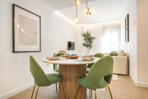 Delightful and bright apartment in center by REMS