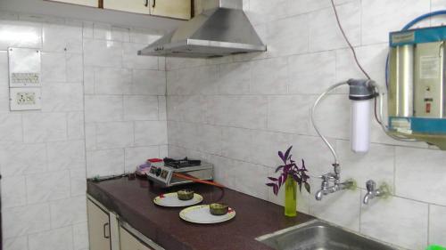 Η κουζίνα ή μικρή κουζίνα στο 3BHK hosted by bollywood celebrity