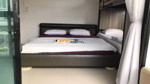 Postel nebo postele na pokoji v ubytování Baan1668 Hometel near Chinatown One Bangkok