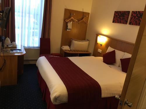 Katil atau katil-katil dalam bilik di Best Western London Highbury