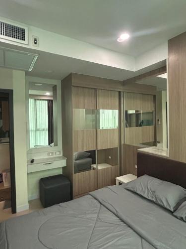 Ένα ή περισσότερα κρεβάτια σε δωμάτιο στο Dusit Grand Condo View Jomtien
