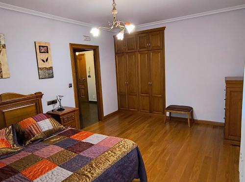 Ένα ή περισσότερα κρεβάτια σε δωμάτιο στο Apartamentos Cruceiro
