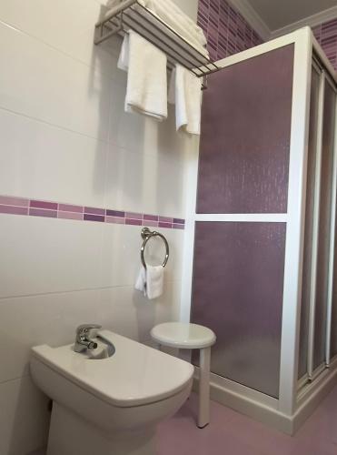 Ένα μπάνιο στο Apartamentos Cruceiro
