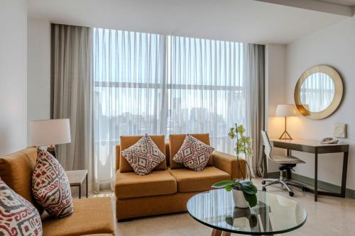 Χώρος καθιστικού στο Cali Marriott Hotel
