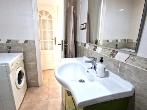 3 bed Av Corbusier