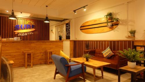 Surf Hostel Krabiにあるシーティングエリア