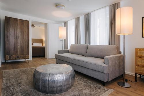 a living room with a couch and a coffee table at Markt 10 Apartments in Wanzleben