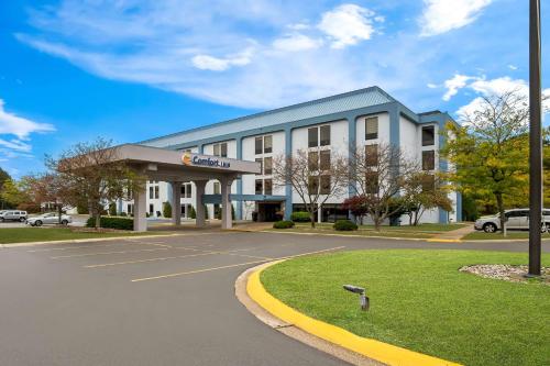 a building with a parking lot in front of it at Comfort Inn in Cadillac