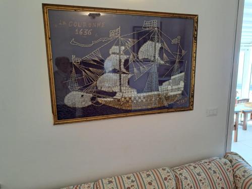 a picture of a ship hanging on a wall at Villa Azul Bocale in Pellaro