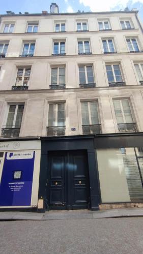 Charming Studio near Châtelet Saint Sauveur