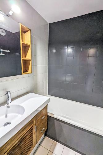 Studio Les Tommeuses - Val Claret-25 by Interhome