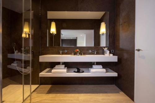 a bathroom with a sink and a mirror at Hôtel De Castiglione in Paris
