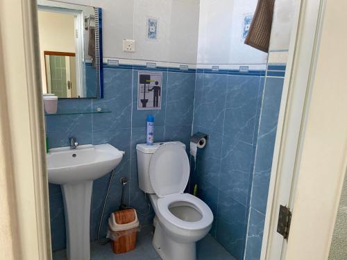 a small bathroom with a toilet and a sink at résidence fleur de canne in Mont Choisy
