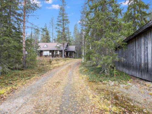 a dirt road in front of a house at Holiday Home Tunturitähti- lainio by Interhome in Ylläsjärvi