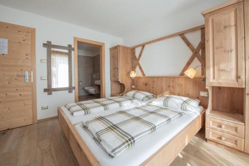 a bedroom with a large bed in a room at Agriturismo Soleseid in San Vigilio Di Marebbe