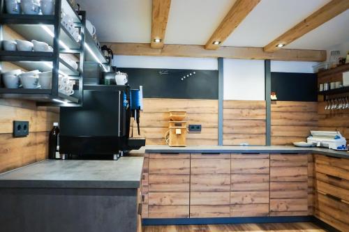 Kuchyň nebo kuchyňský kout v ubytování Landhotel und Gasthof Kirchberger