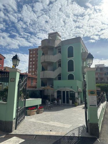 Το κτήριο όπου στεγάζεται  το ξενοδοχείο