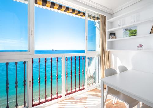 Las Damas 23-E Levante Beach