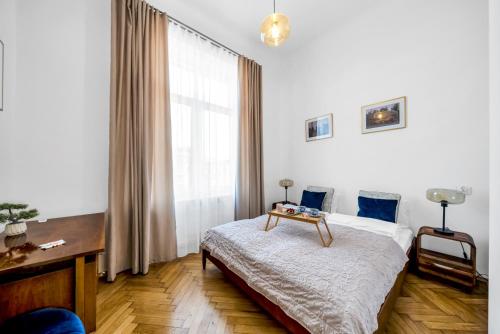Postel nebo postele na pokoji v ubytování Stara Praga Apartment - Top Location, Balcony - by Rentujemy