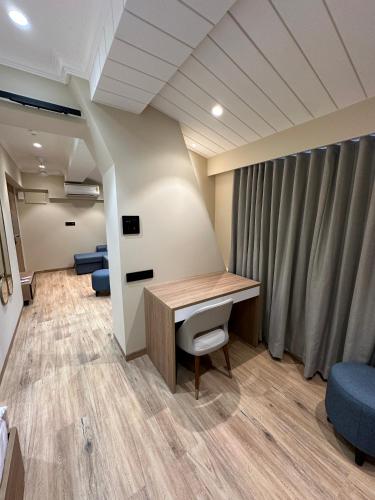 Posezení v ubytování Rudraya Homes - Cozy Premium Serviced Apartments Khar - next to Bandra