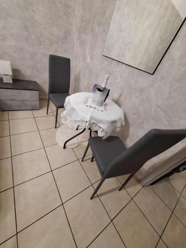 a table and chairs in a room with a table and chairs at Homesweet in Catania
