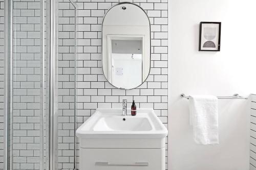 Koupelna v ubytování ELLA - Chic Studio Living in Central Cape Town