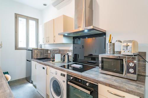 Kuchyň nebo kuchyňský kout v ubytování Magnifique Appartement avec climatisation en Hyper Centre de Bordeaux
