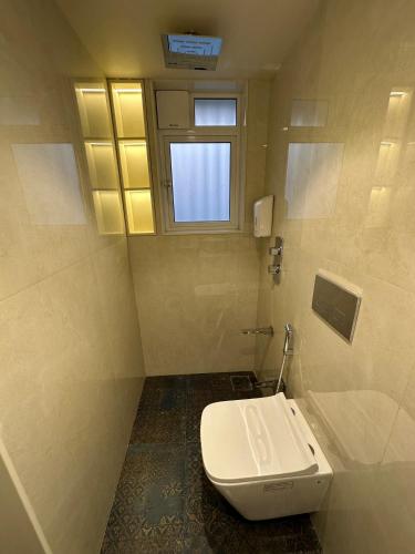 Koupelna v ubytování Rudraya Homes - Cozy Premium Serviced Apartments Khar - next to Bandra