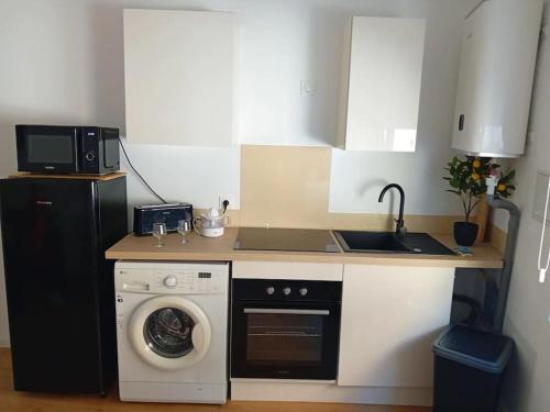 Coquet T2 proche de la Mairie