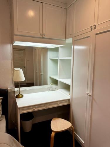 a dressing room with a desk and a mirror at Comfy Crib Hostel 2 in Bangkok