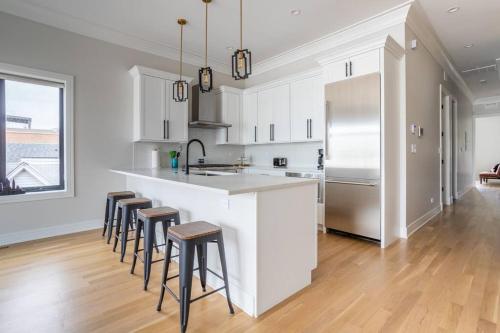 Gallery image of Large 2-Bedroom with Huge Roof Deck view of Chicago Skyline in Chicago