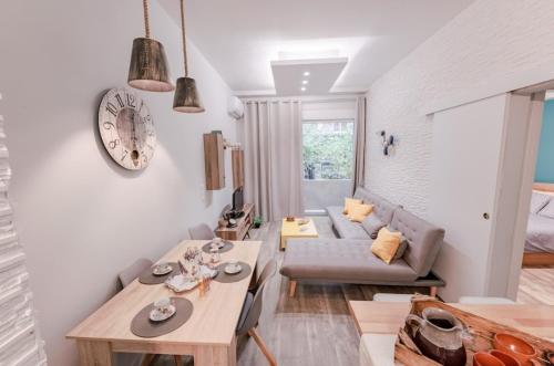 Design drop in Athens ' center