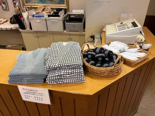a table with two baskets of towels and a printer at Hotel Yuzawa Yuzawa Denkiya in Yuzawa